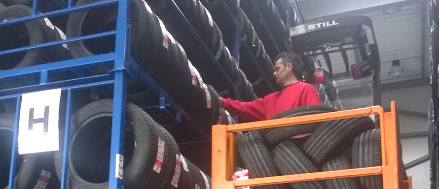 plateforme distribution 15 000 pneus professionnels